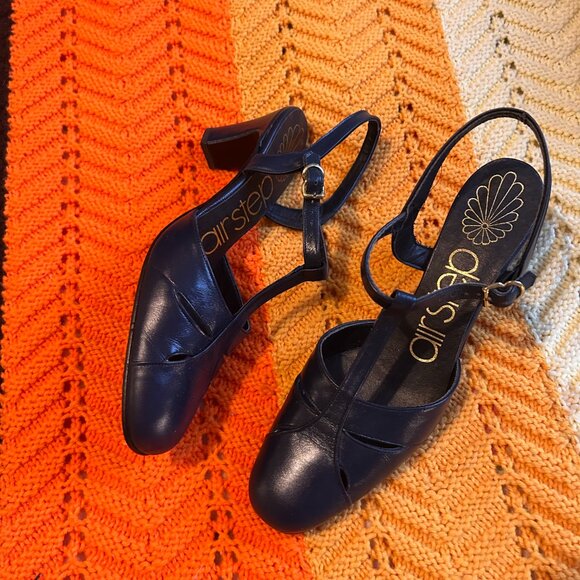 1970s Air step soft sole Dark Blue T-bar Roman Mary Jane heels - made in Canada! - Picture 3 of 11